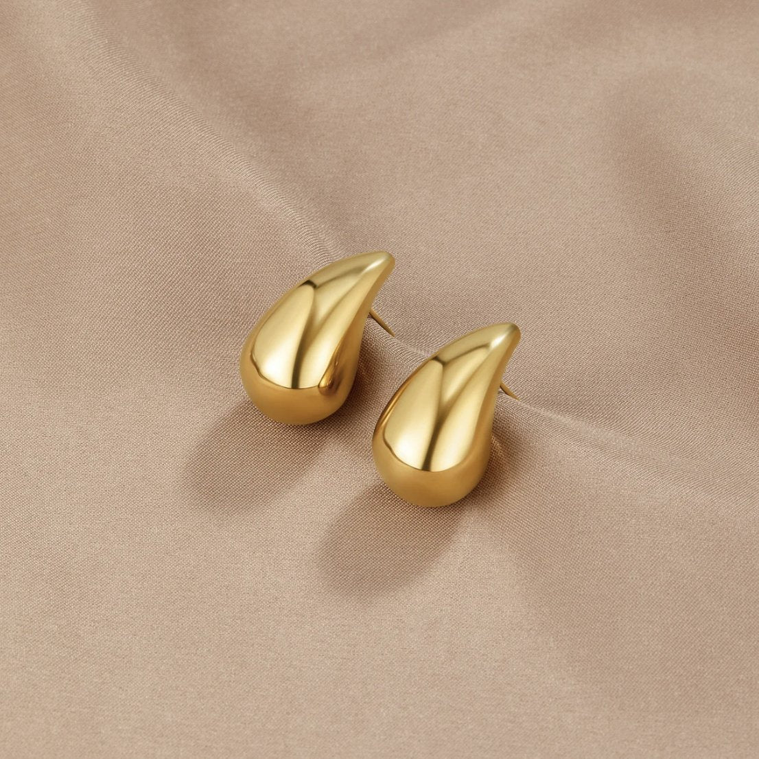 gold-teardrop-earrings-116283_3fbf1c93-bba0-4c71-ad1b-04b84f3cae29.jpg
